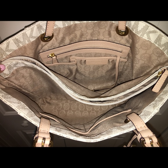 Michael Kors Jet Set Signature Logo Tote - Picture 2 of 3